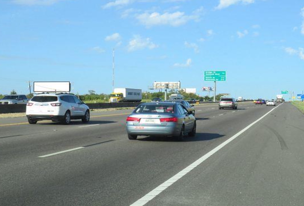 Tom Landry Hwy (I-30) SS 0.9mi E/O Oakland Blvd F/E - 1 Media