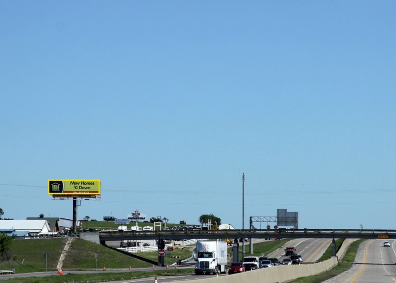 I-35 AT GANZER RD, W/S Media