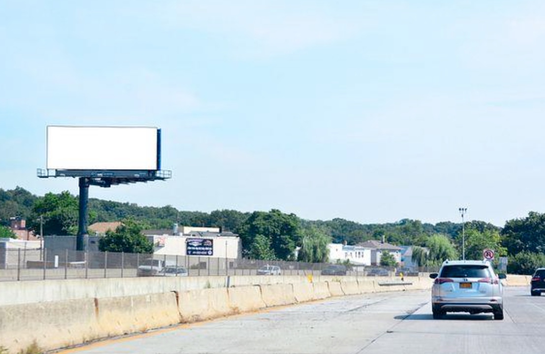 I-95/New England Thruway WS 100ft N/O Toll Plaza F/S - 2 Media