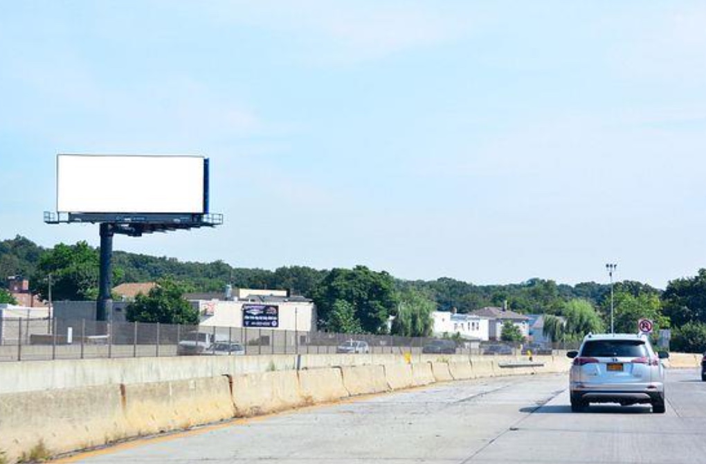 I-95/New England Thruway WS 100ft N/O Toll Plaza F/S - 2 Media