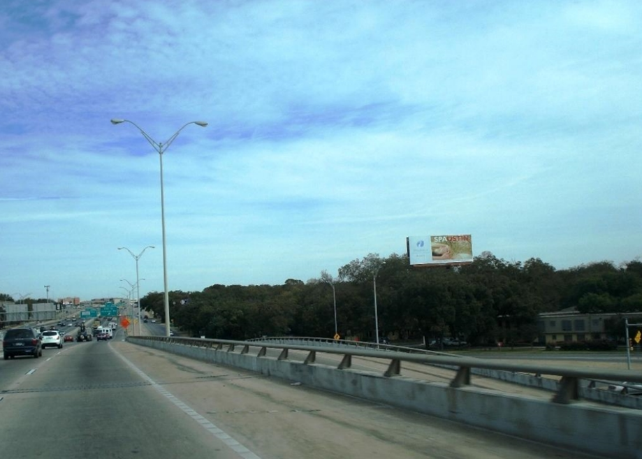 I-35 N E/S @ AIRPORT BLVD Media