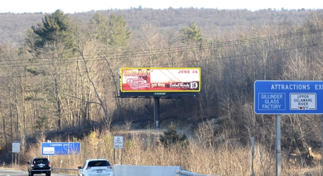 PORT JERVIS, NY- I-84 JUST PRIOR TO EXIT 1 F/W Media