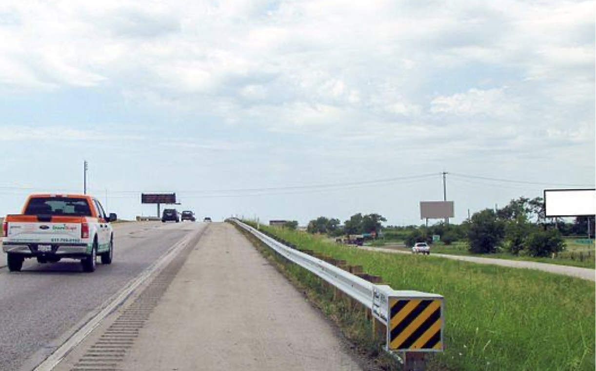 North Fwy (I-35W) WS 350ft N/O Keller Hicks F/N - 1 Media