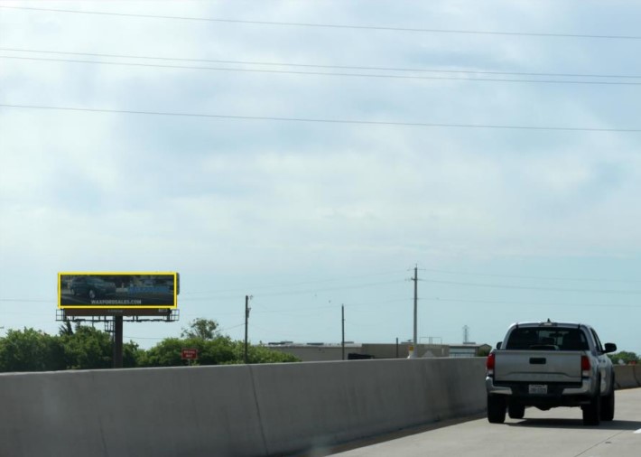 I-35E NEAR MP 398, E/S Media