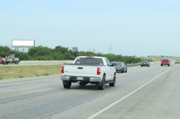 Hwy 287 WS 0.3mi N/O FM 661 F/S - 1 Media