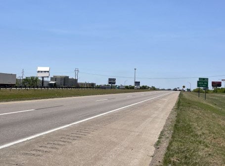 I-35 S/O EXIT 33 ES Media