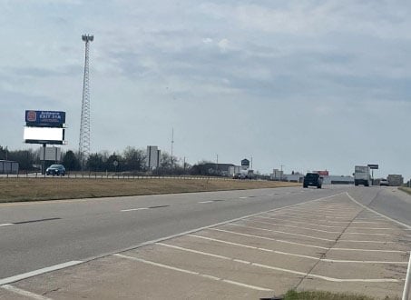 I-35 0.3 mi S/O HWY 142 ES Media