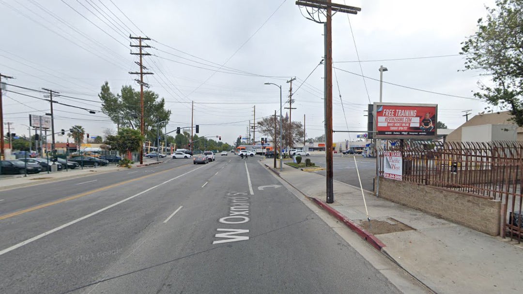 OXNARD ST SL 120F W OF RESEDA BLVD, WF Media