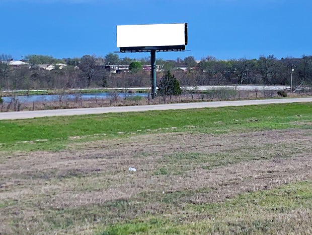 I-35 0.45 mi S/O HWY 32 ES Media