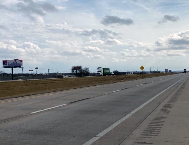 I-35 0.1 mi N/O HWY 32 ES Media