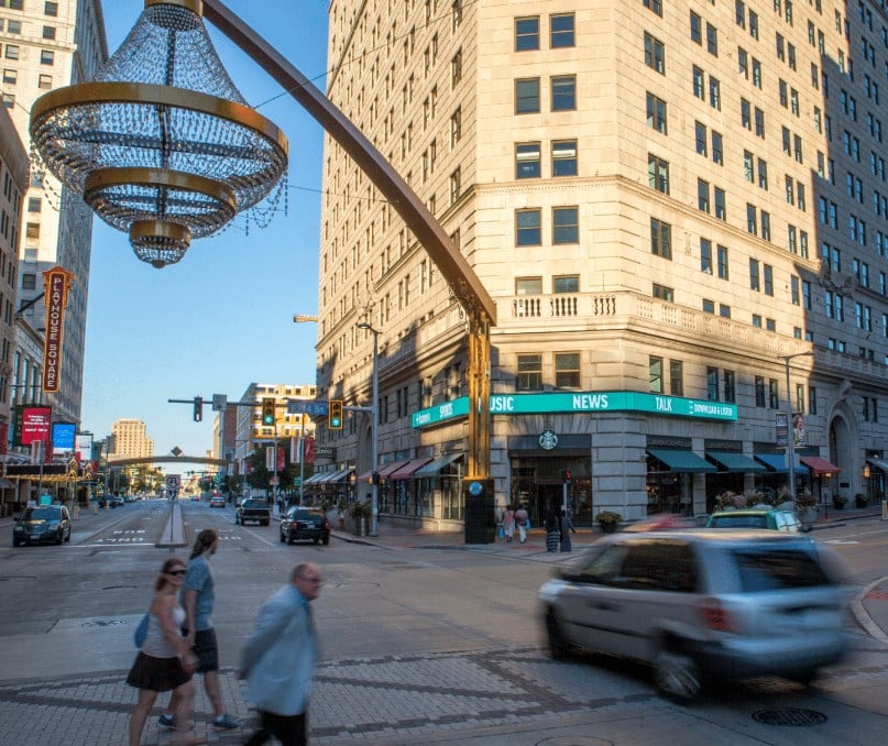 Playhouse Square Theater District / Corner of E. 14th Street and Euclid Ave |  1 FLIP / 7.5 MINUTES PER HOUR Media