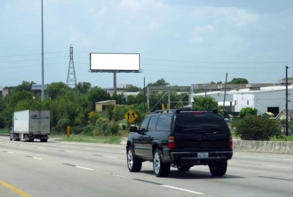 I-10 East Frwy NS 10ft W/O McCarty F/E - 2 Media