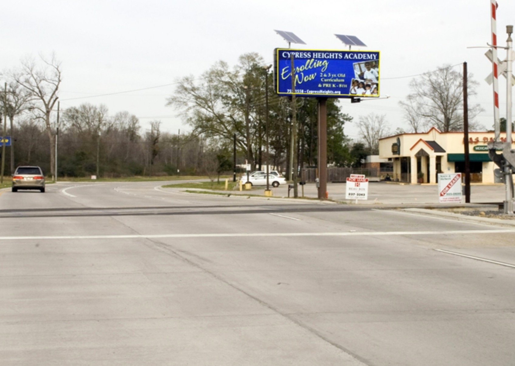 HIGHLAND RD. 4/10 MILE N/O I-10 E/S Media