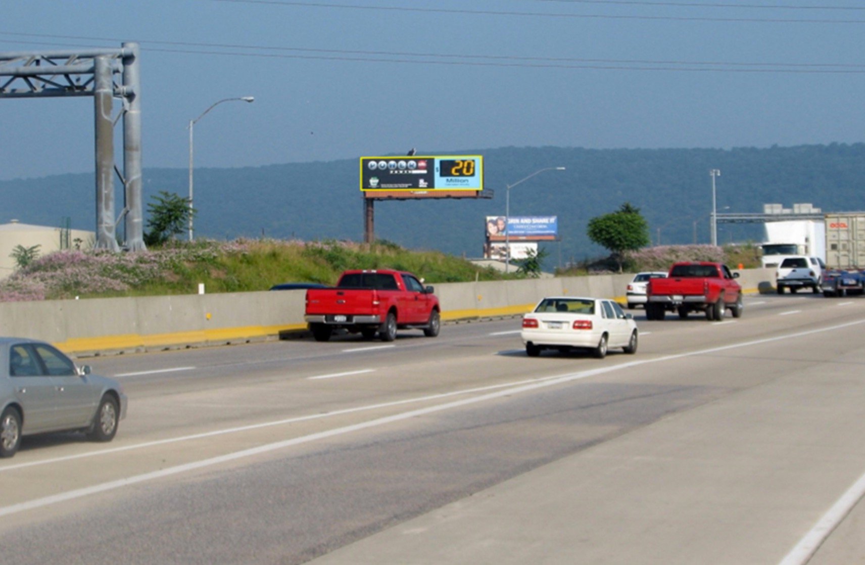 I-81 0.6 MI N/O EXIT 66 FRONT ST ES/FN Media