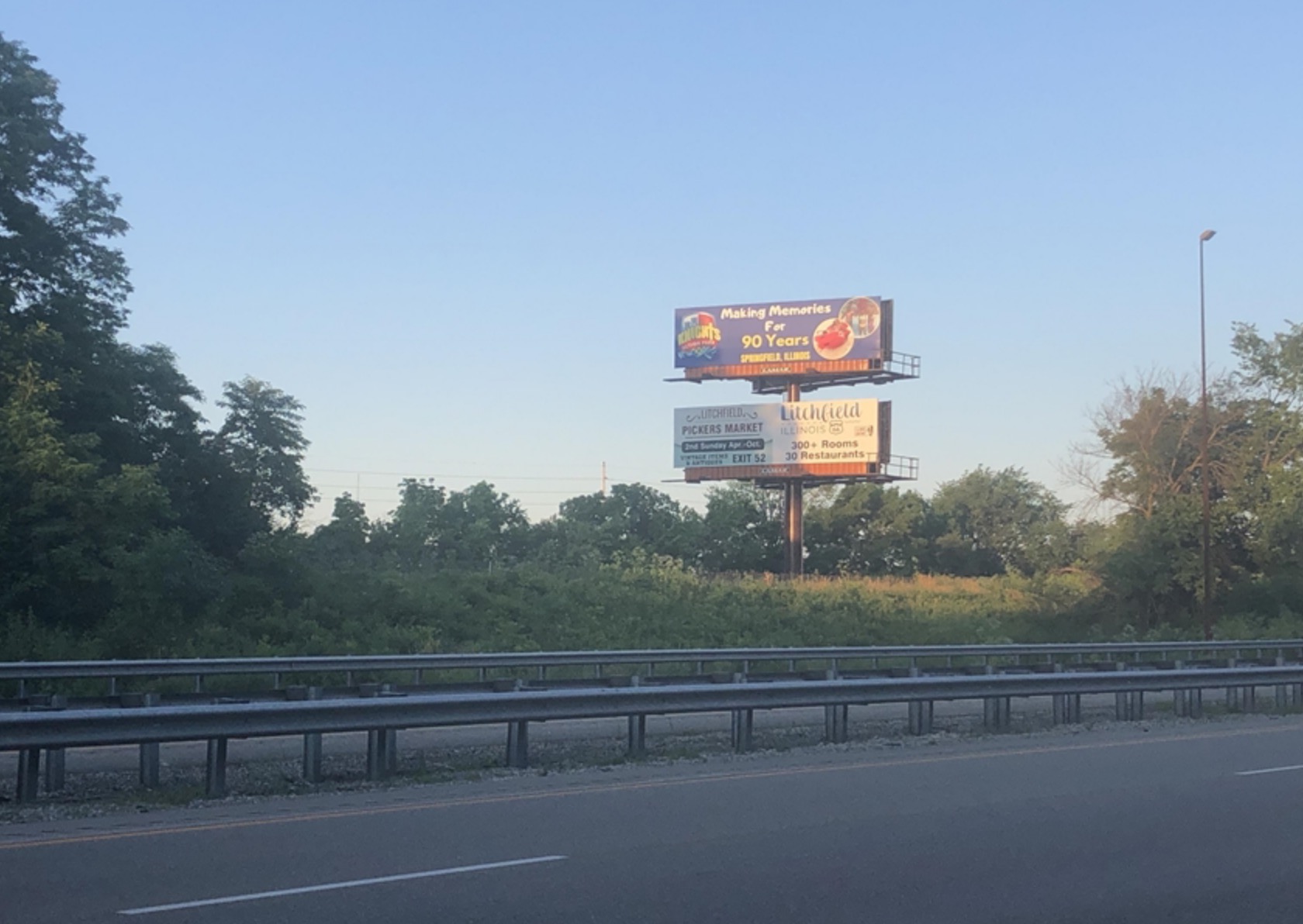 I-55/I-72 100' E/O 11TH ST. E/F BOTTOM Furthest East Sign Media