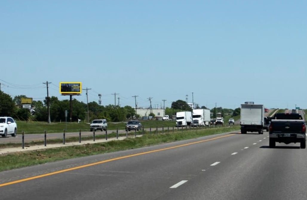 I-35 W w/l .7 mi s/o Airport Rd Media