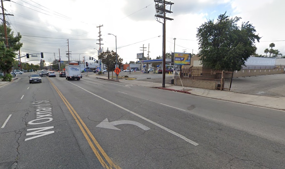 OXNARD ST SL 120F W OF RESEDA BLVD, WF Media