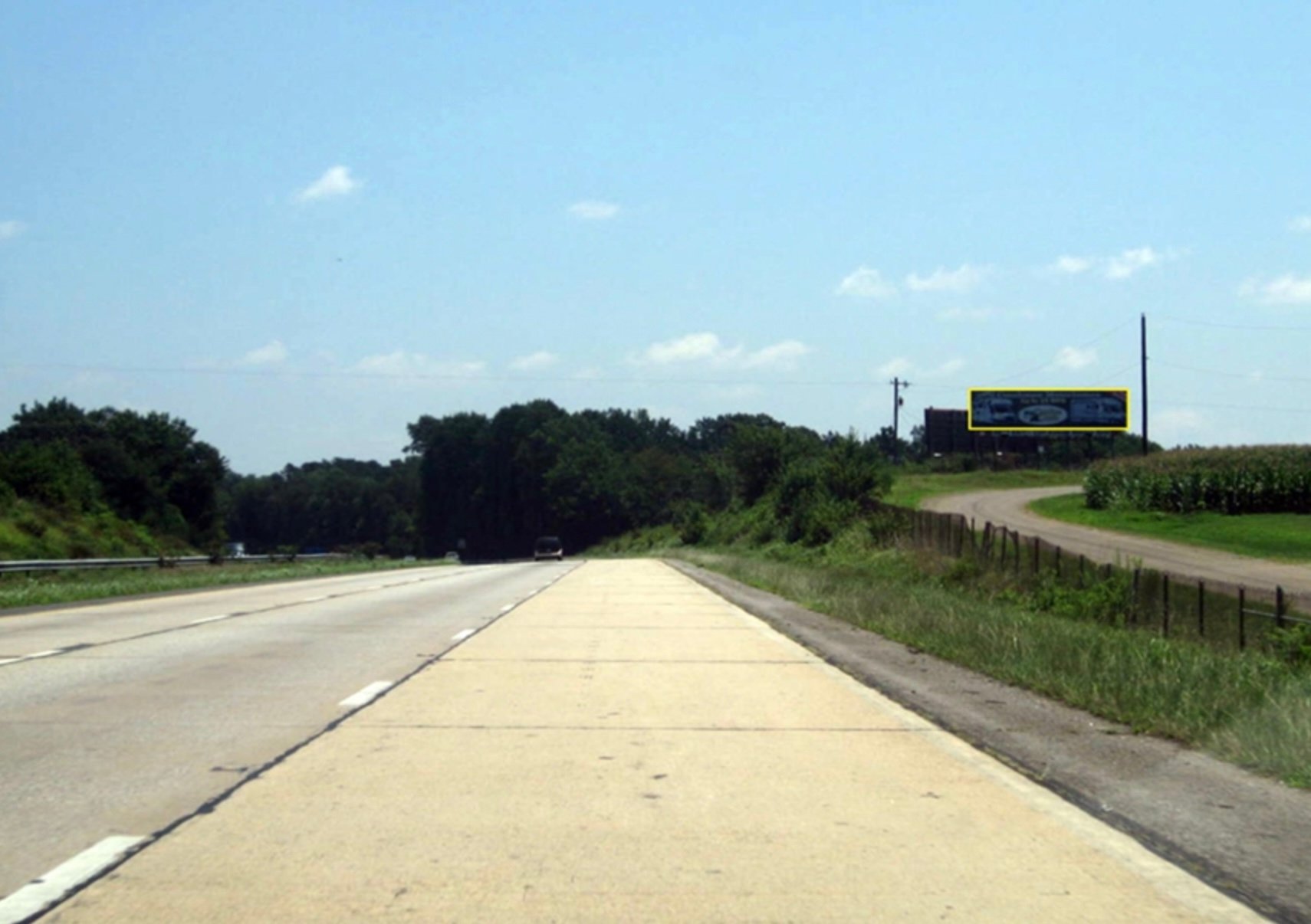 I-40 S/S .2 MI E/O ROCK BARN RD RR/FW Media