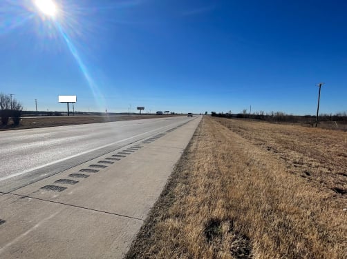 I-35 0.3 mi N/O HWY 32 ES Media