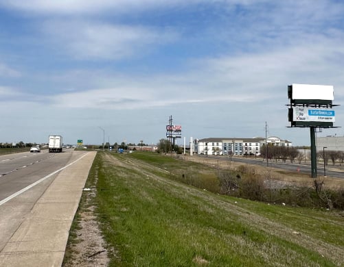 I-35 S/O EXIT 33 ES Media