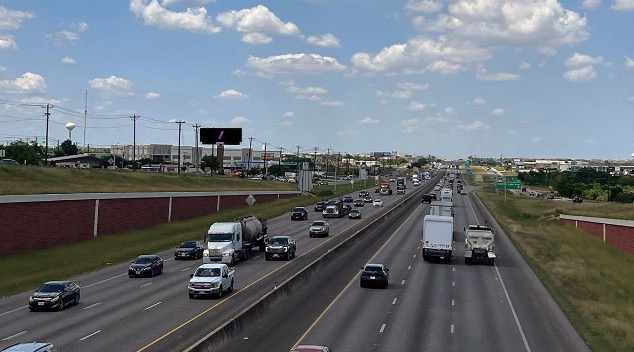 I-35 & S Loop 4 F/S Media