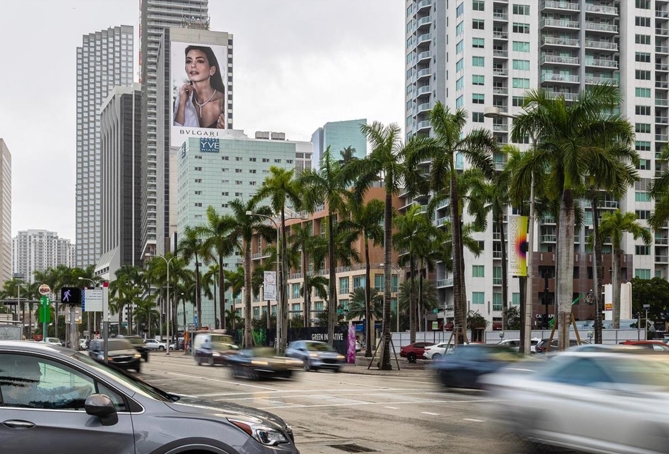 N. Biscayne Boulevard b/w NE 1st Street & NE 2nd Street F/N Media