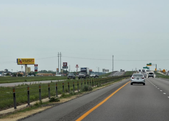 I-35W 700' N/o Hwy 114 East Side Media