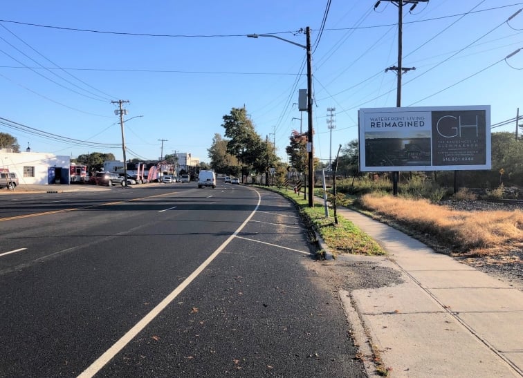 Syosset: on Underhill Blvd & Tredwell Ave, facing south Media