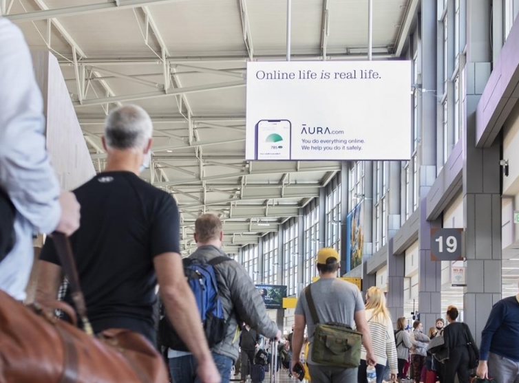 Arrivals & Departures Part of our Direct View Network, This double-sided unit provides maximum exposure in the busiest parts of AUS. Media