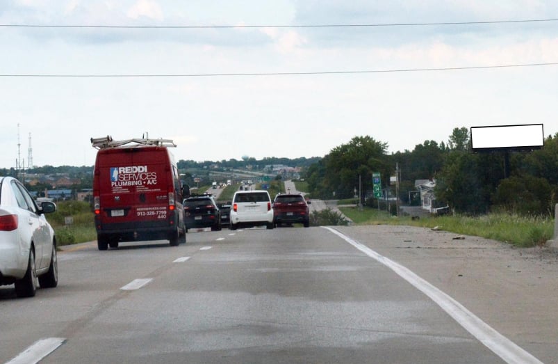 I-35 .70 mi N/O Pleasant Valley Rd. E/S F/S Media