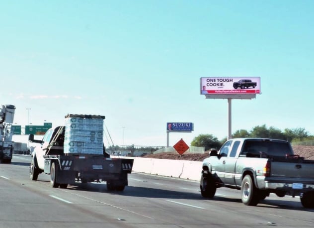 I-10 FWY 2500' N/O US 60 Media