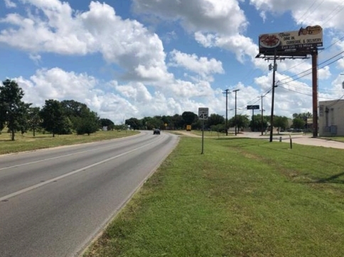 E/S IH 35, 821' N/O Hwy. 80 [South] Right Read Media