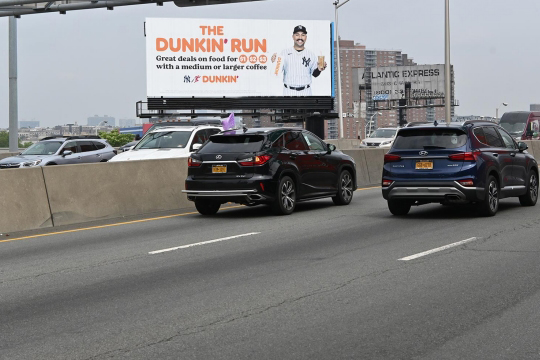 Major Deegan Expressway & Yankee Stadium - Outbound F/S Media