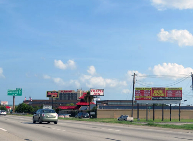 892 1/2 I-45 S (Gulf Fwy) N/O College St Media