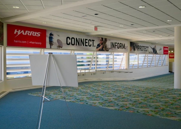 Captivating package of 3 tension fabric displays in the concourse ramp. This package targets all domestic arrivals as well as some departures as they dwell in the concessions area. Media