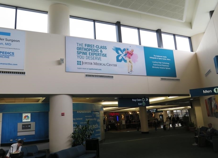 Soffit Tension Fabric Display located at the end of Concourse C. Large seating area and long dwell times in this area. Location overlooks Blu2o bar Media