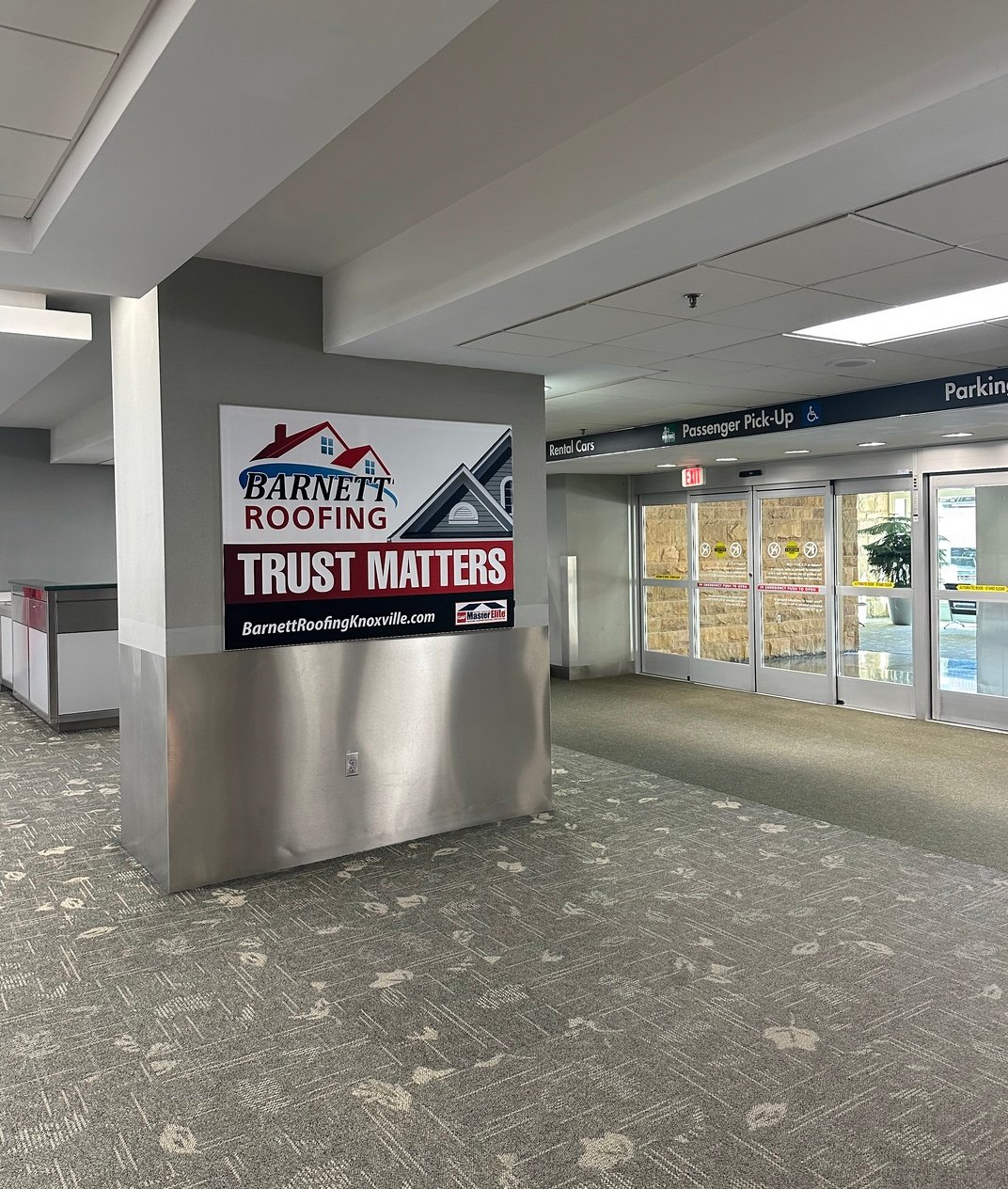 Static Frames in Baggage Claim Media