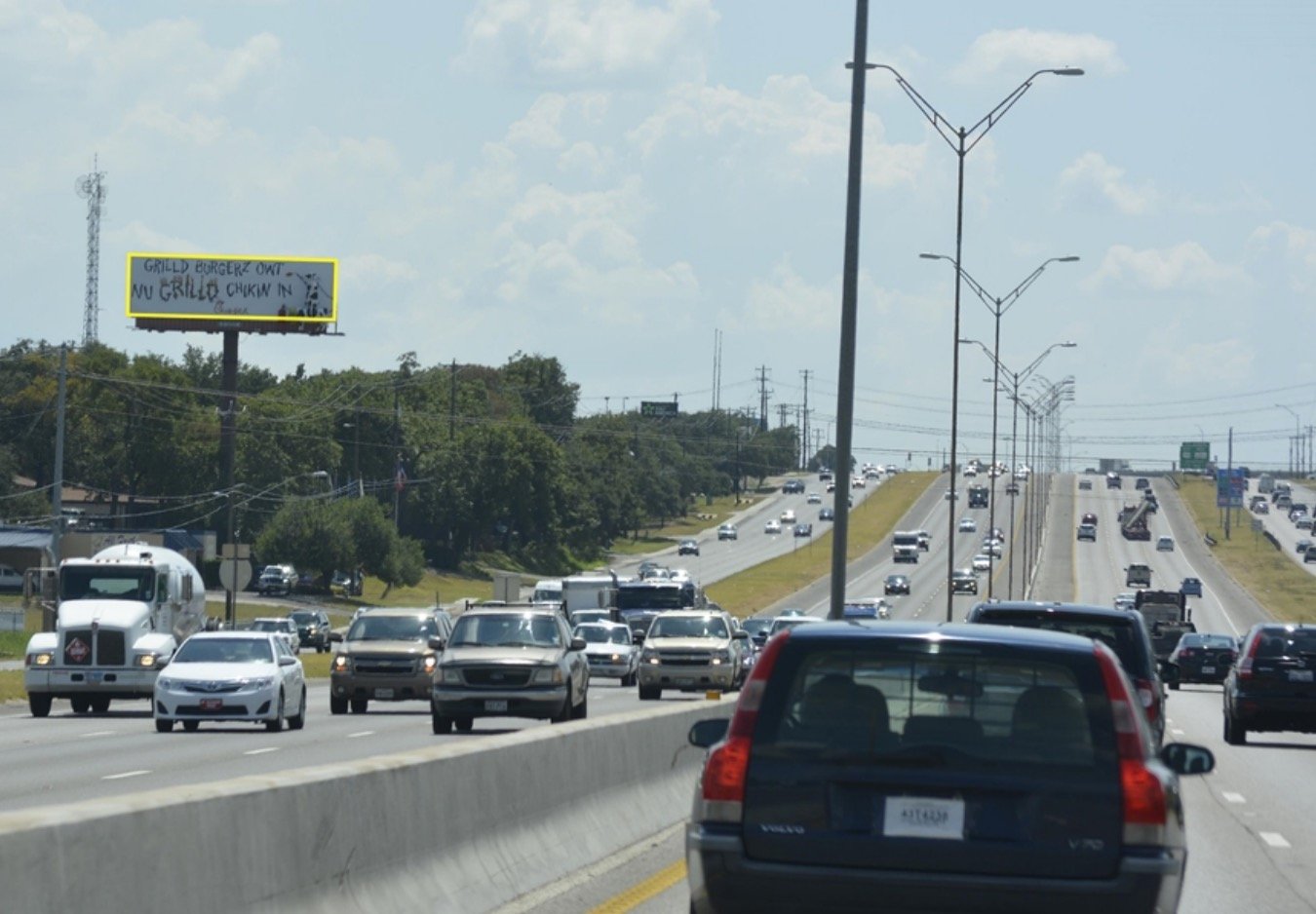 IH-35-E/S, 0.25 MI N/O HWY 183 Media