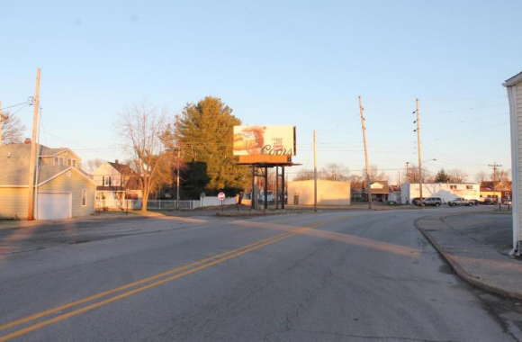 North Side of East St. Louis Avenue @ Broadway E/B Media