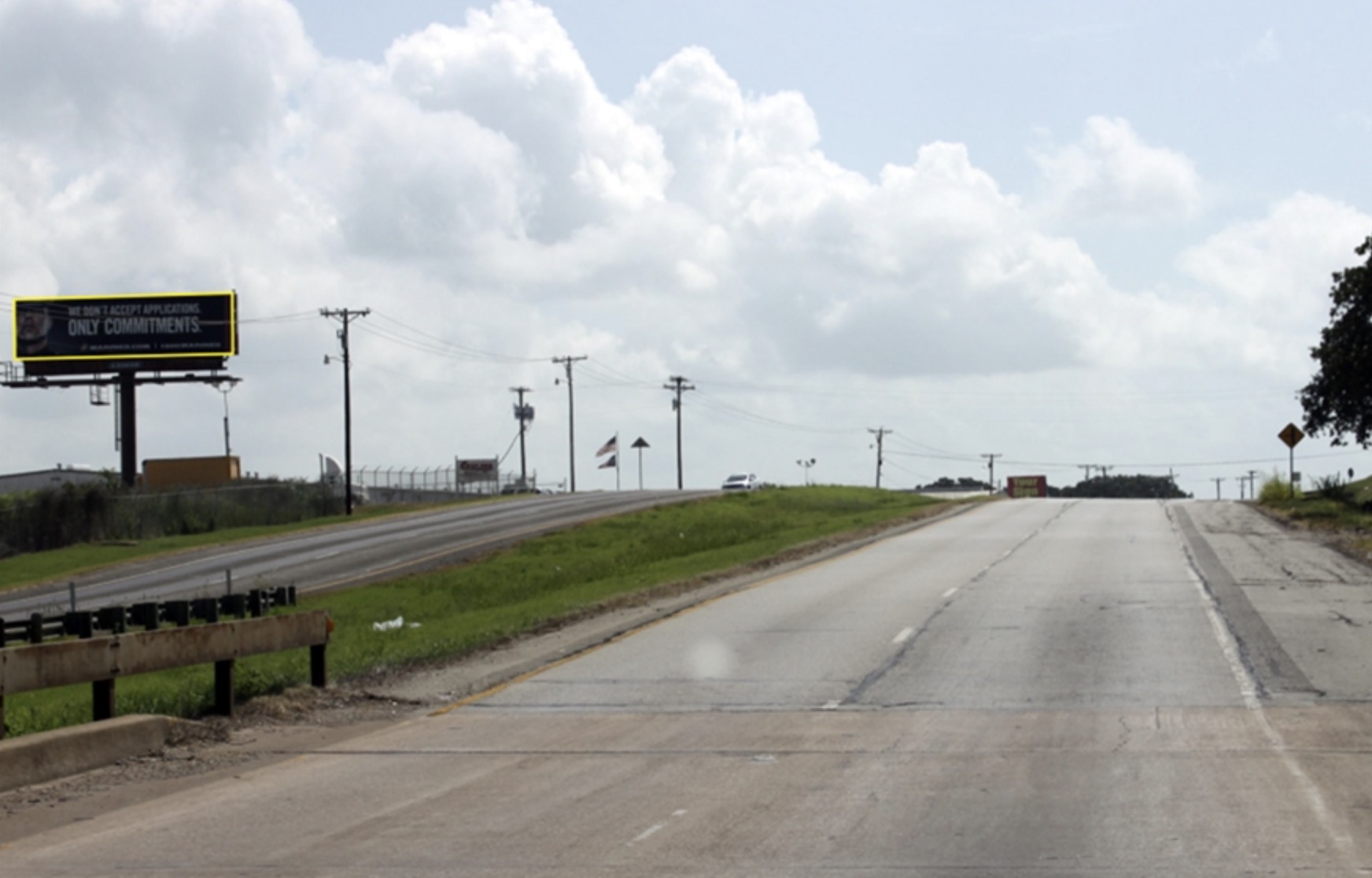 HWY 31 0.8 MILES E/O I-45, N/S Media