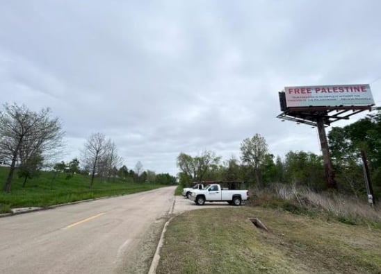 IH-45 IN CONROE F/S MIDDLE SIGN Media