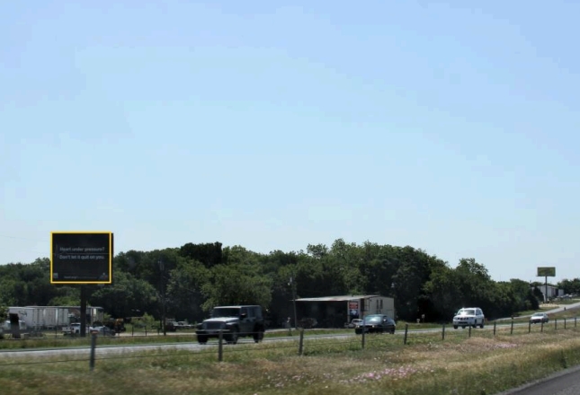 I-35W-MP30-4.1MI N/O HWY-67 E/S Media