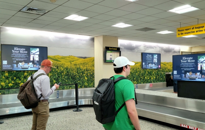 Package of 2 BAGGAGE CLAIM DIGITAL DISPLAY Media