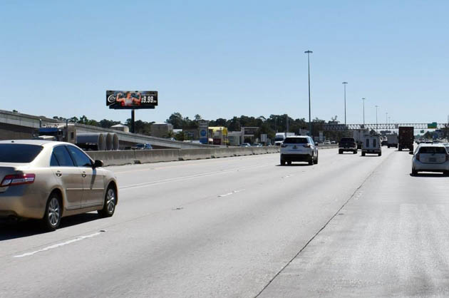 I-45N .30 mi S/O Robinson E/S F/N Media