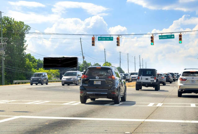 N Cobb Pkwy 0.1 mi N/O McCollum Pkwy W/S F/S Media