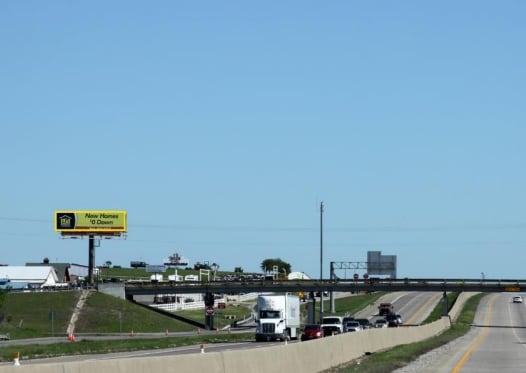 I-35 AT GANZER RD, W/S Media