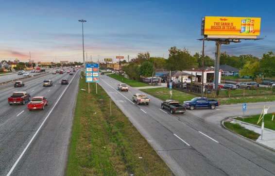 I-10 E (East Fwy) E/O E 610 Loop/ Houston Media