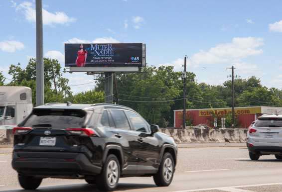 I-10 E (East Fwy) E/O E 610 Loop/ Houston Media