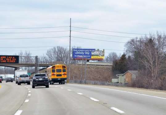 E/S I-465 E, 3/4 MI S/O E WASHINGTON Media