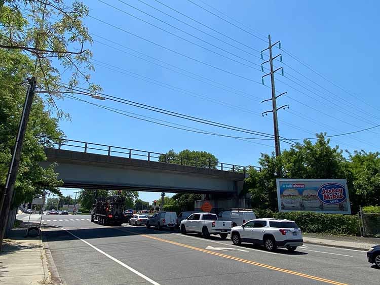 Bellmore: Merrick-Newbridge Rd, just north of Sunrise Hwy., facing north Media